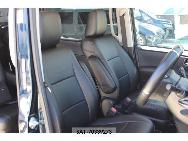 Toyota VOXY HYBRID 2016-09 239597-16