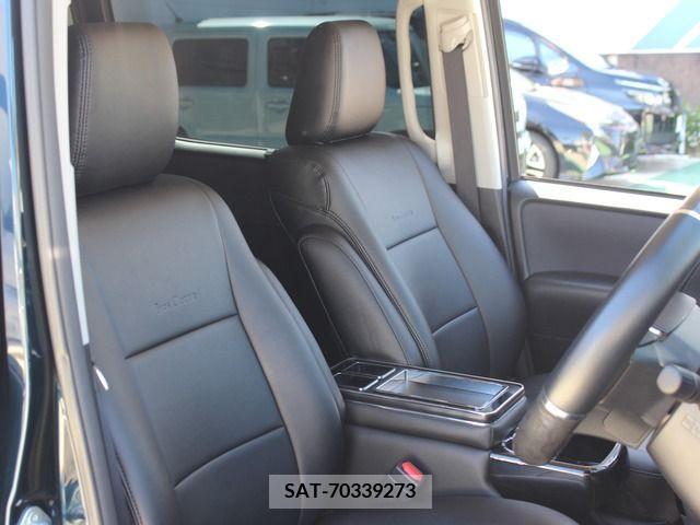 Toyota VOXY HYBRID 2016-09 239597-18