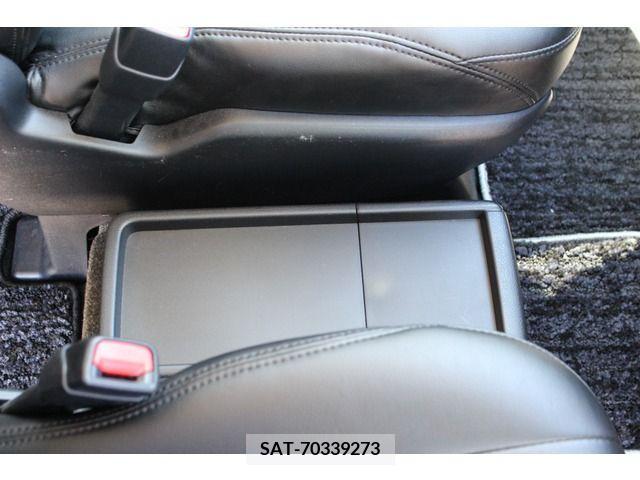 Toyota VOXY HYBRID 2016-09 239597-19