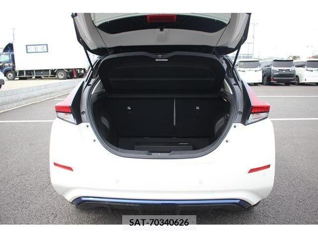 Nissan LEAF 2018-01 274719-17