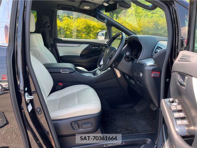 Toyota VELLFIRE 2019-01 371716-1