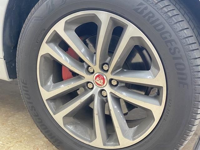 Jaguar F-PACE 2016-11 188283-10