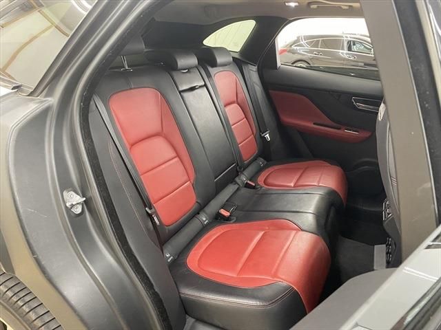 Jaguar F-PACE 2016-11 188283-13