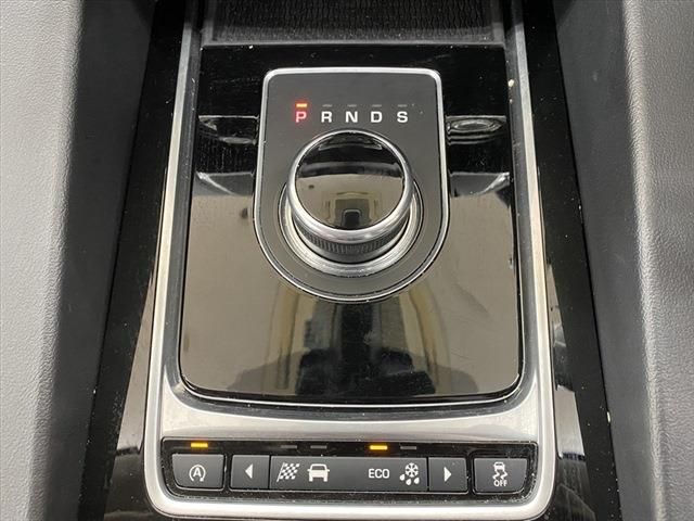 Jaguar F-PACE 2016-11 188283-23