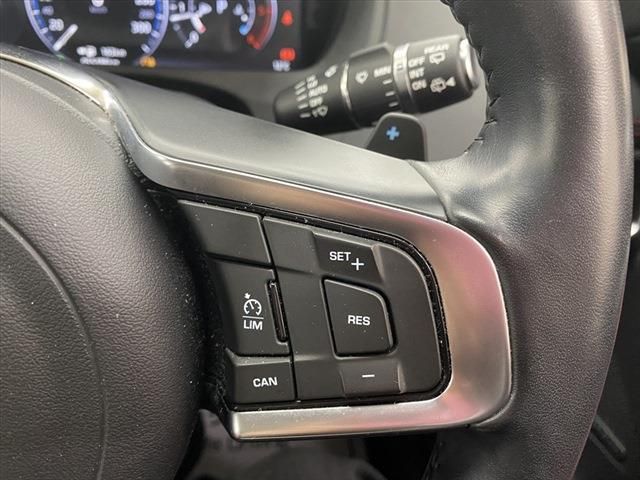 Jaguar F-PACE 2016-11 188283-27