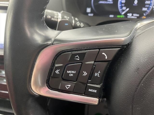 Jaguar F-PACE 2016-11 188283-26