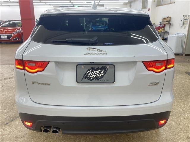 Jaguar F-PACE 2016-11 188283-5