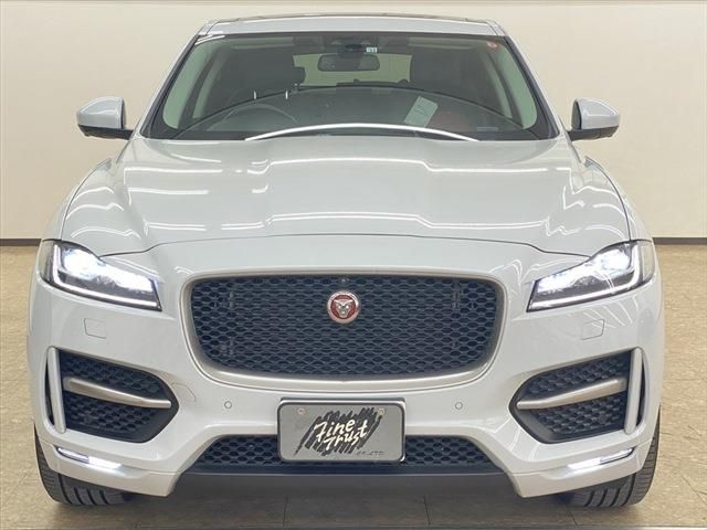 Jaguar F-PACE 2016-11 188283-1