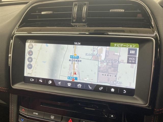 Jaguar F-PACE 2016-11 188283-18