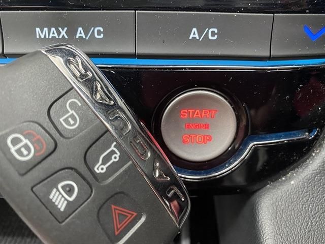Jaguar F-PACE 2016-11 188283-29