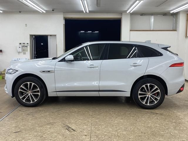 Jaguar F-PACE 2016-11 188283-7