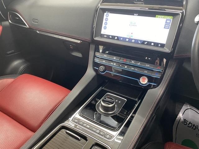 Jaguar F-PACE 2016-11 188283-28