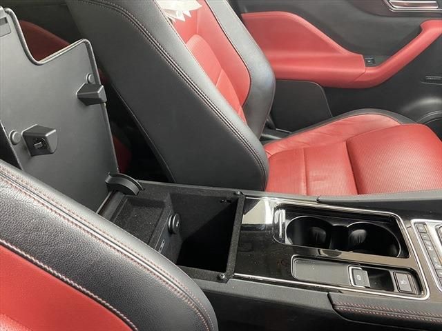 Jaguar F-PACE 2016-11 188283-24