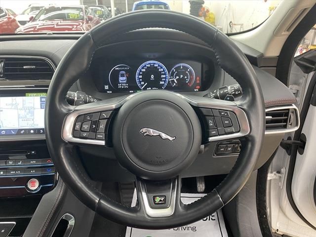 Jaguar F-PACE 2016-11 188283-17