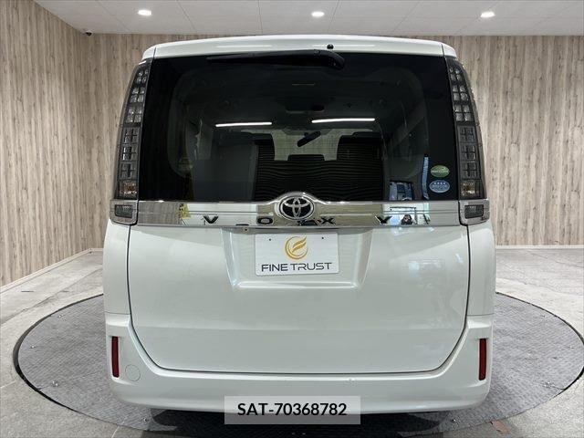 Toyota VOXY 2014-09 371639-16