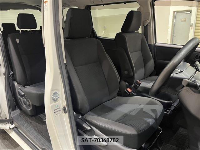Toyota VOXY 2014-09 371639-6