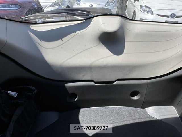 Nissan LEAF 2017-10 329240-21