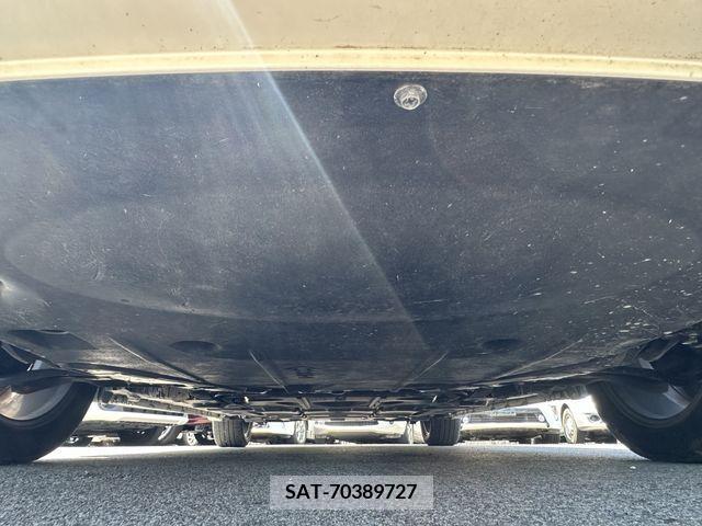Nissan LEAF 2017-10 329240-25