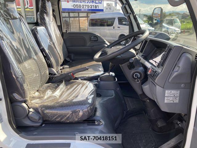 Isuzu ELF TRUCK 2020-05 359643-1