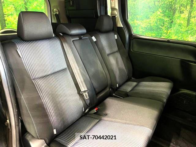 Toyota VOXY 2016-08 289168-9