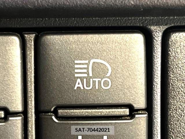Toyota VOXY 2016-08 289168-7