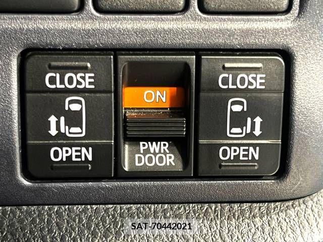 Toyota VOXY 2016-08 289168-6