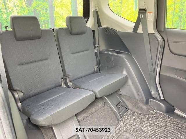 Toyota SIENTA 2015-10 368175-9