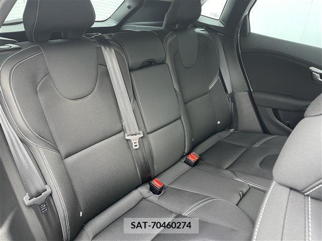 Volvo V40 2019-04 320559-15