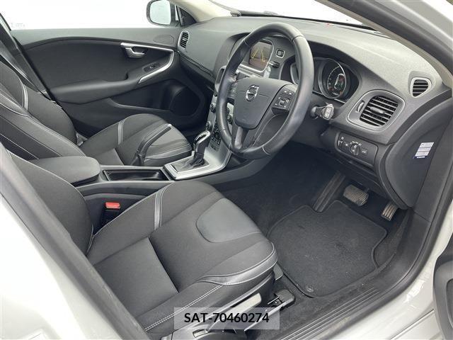 Volvo V40 2019-04 320559-8
