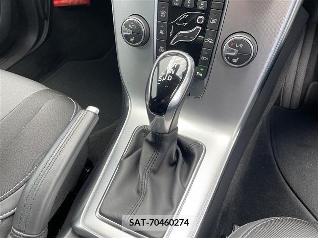 Volvo V40 2019-04 320559-13