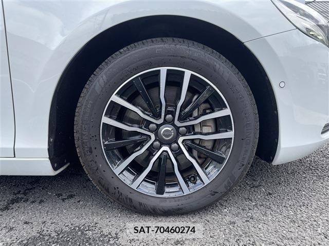 Volvo V40 2019-04 320559-18