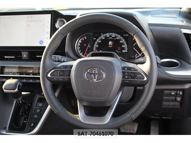 Toyota NOAH 2022-11 375445-16