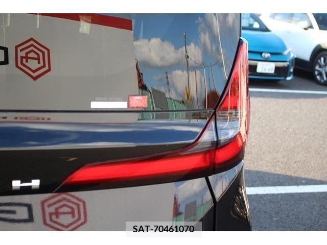 Toyota NOAH 2022-11 375445-13