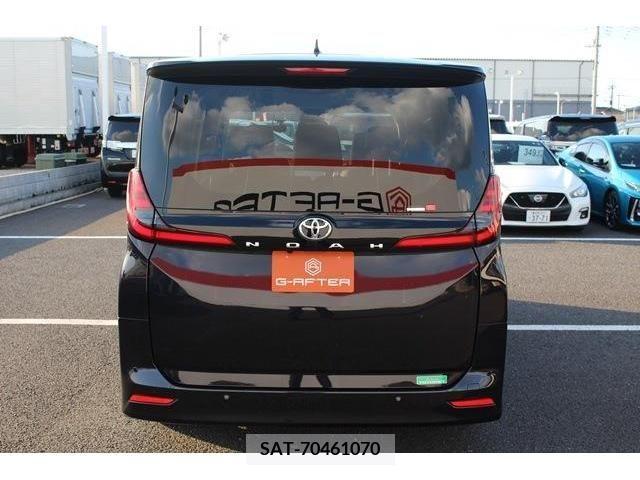 Toyota NOAH 2022-11 375445-9