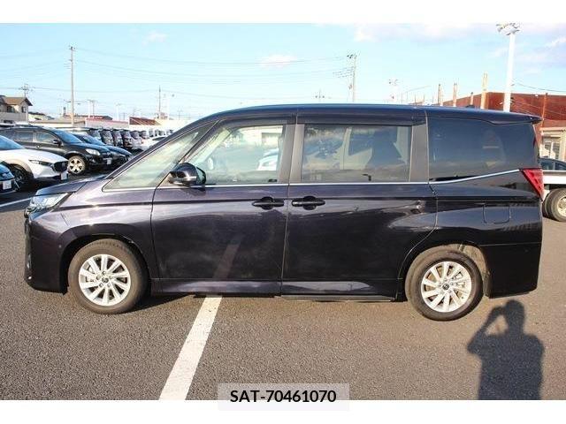 Toyota NOAH 2022-11 375445-8