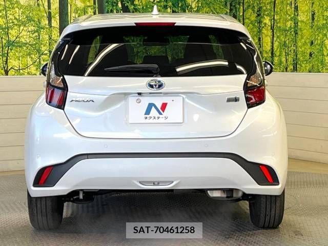 Toyota AQUA 2021-07 212241-15