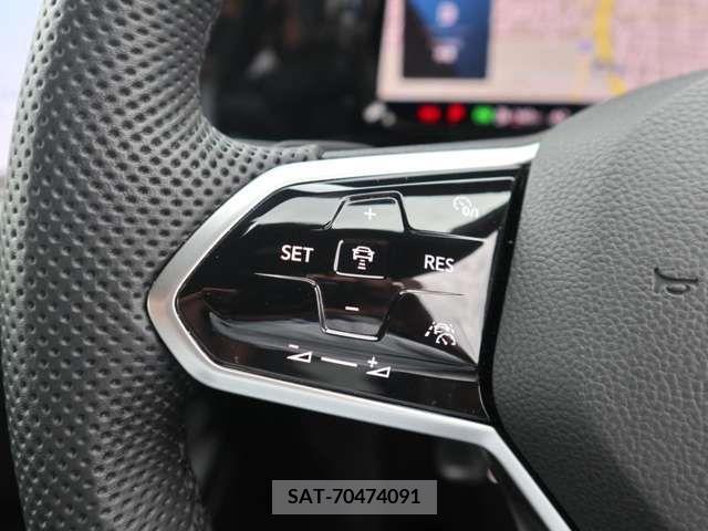 VolksWagen GOLF 2022-04 320365-17