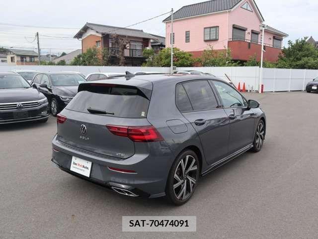 VolksWagen GOLF 2022-04 320365-4