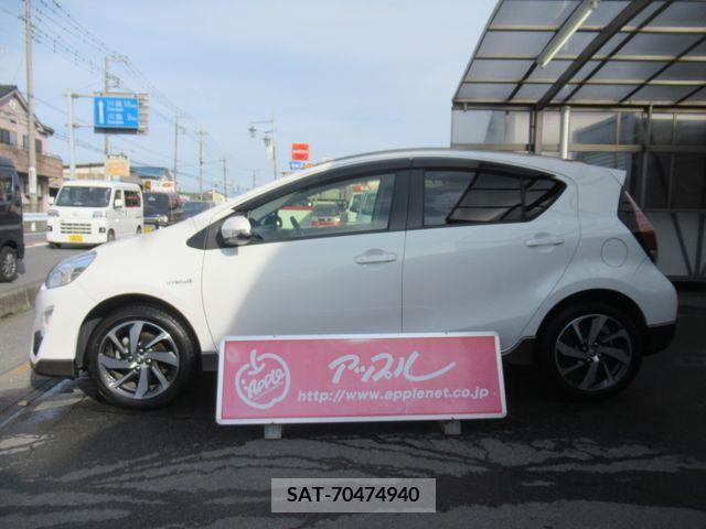 Toyota AQUA 2016-02 261392-3
