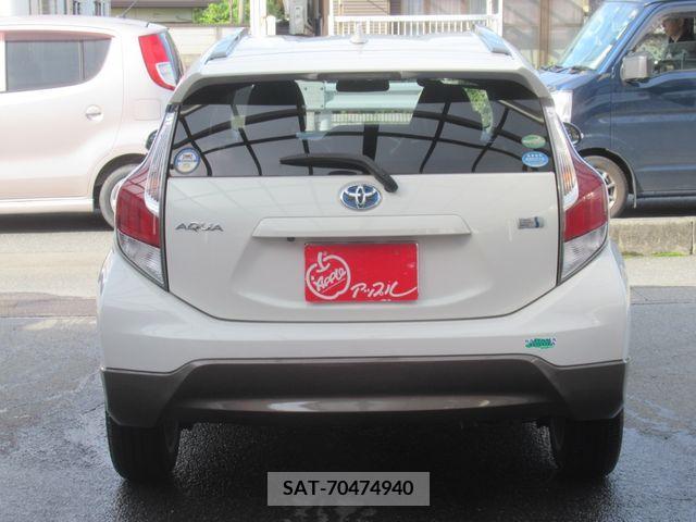 Toyota AQUA 2016-02 261392-11