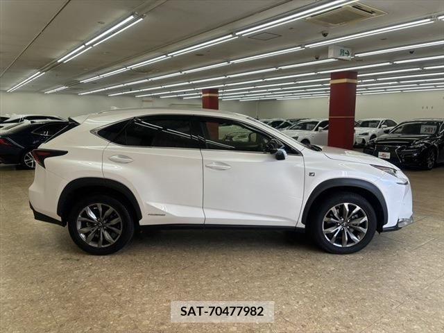 Lexus NX 2015-07 275731-3