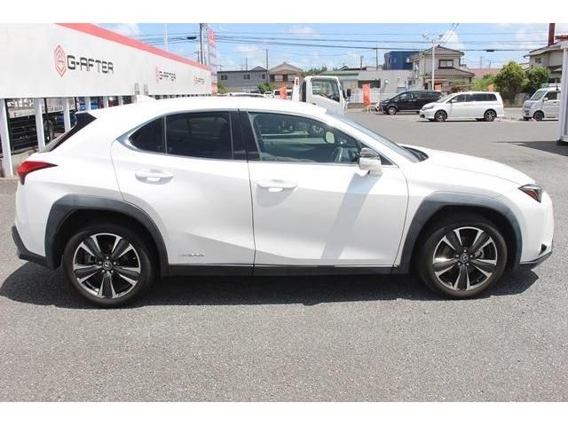 Lexus UX 2019-03 8609-10