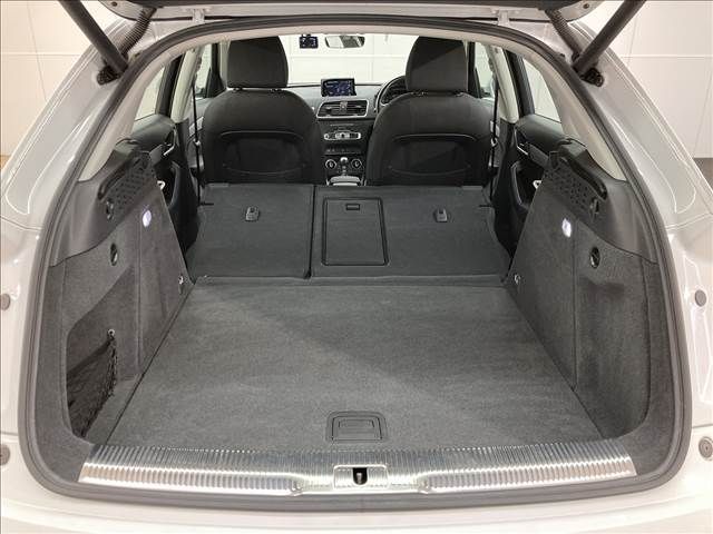 Audi Q3 2016-10 11154-13
