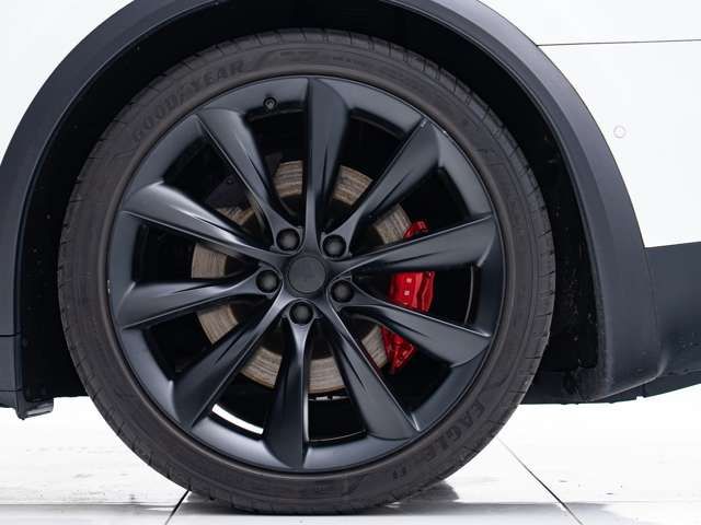 Tesla MODEL X 2018-03 12115-9