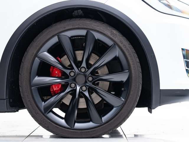 Tesla MODEL X 2018-03 12115-15