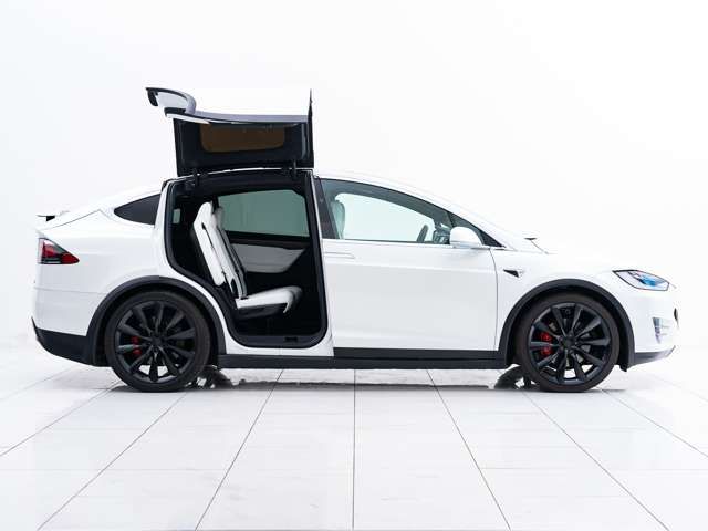Tesla MODEL X 2018-03 12115-13