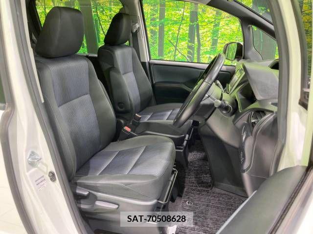 Toyota VOXY 2015-09 331189-8