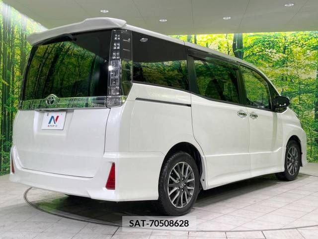 Toyota VOXY 2015-09 331189-17