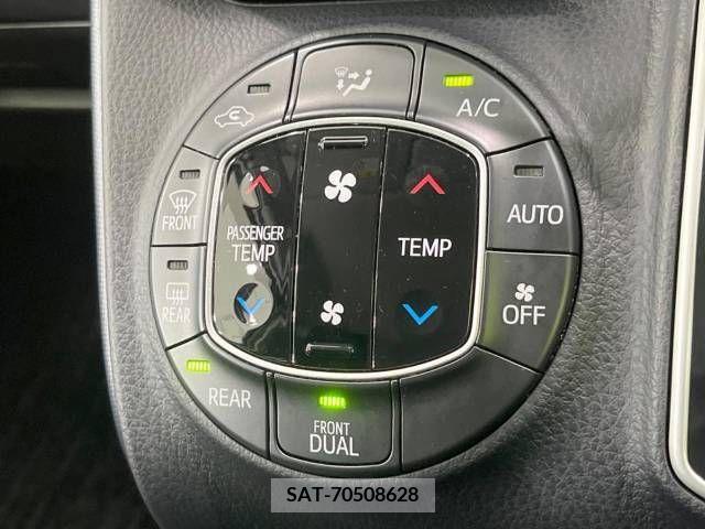 Toyota VOXY 2015-09 331189-6