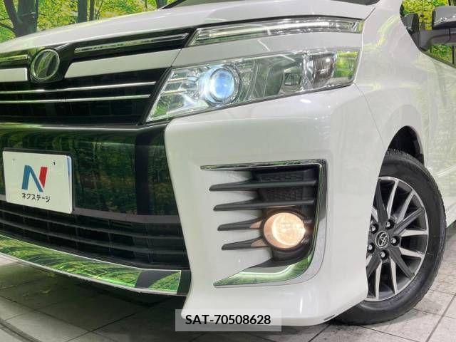 Toyota VOXY 2015-09 331189-12